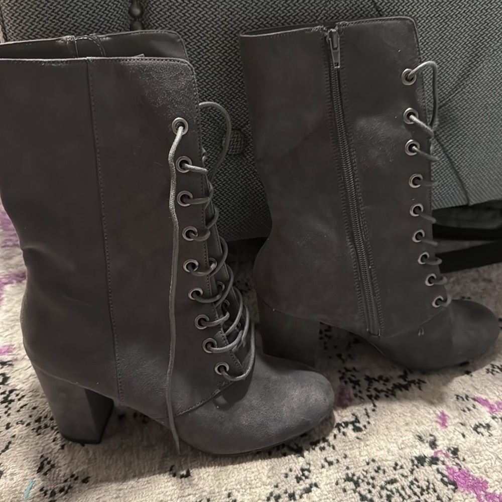 NWOB Metaphor Gray Lace-Up Boots - Picture 2 of 11